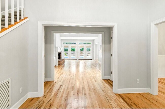 Building Photo - The Perfect Tallahassee 4 BR Family Home with Pool, Porch & Privacy