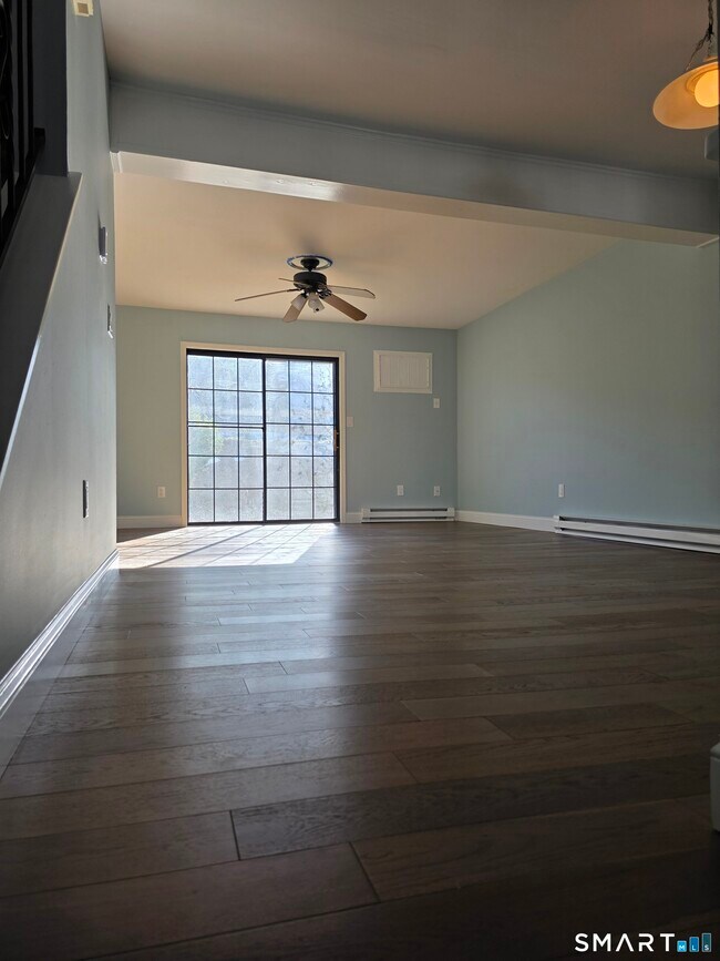 Building Photo - 87 Aspetuck Vlg