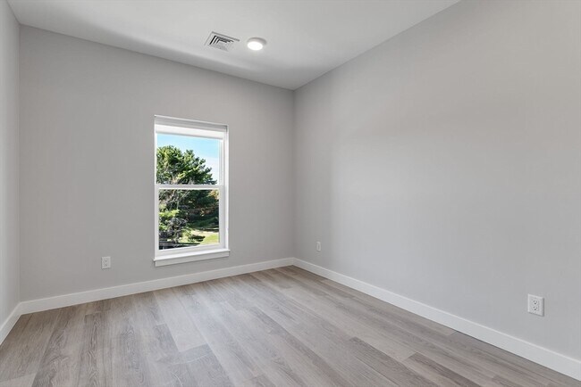 Building Photo - 59 Mill St