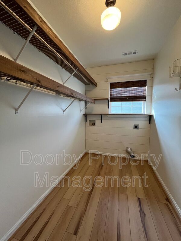 Building Photo - 14 Bunker Dr