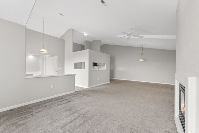 Building Photo - 737 Hilltop Ln