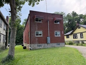 Building Photo - 5425 Stewart Ave