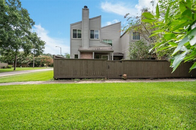 Building Photo - 11709 Lakeside Pl Dr
