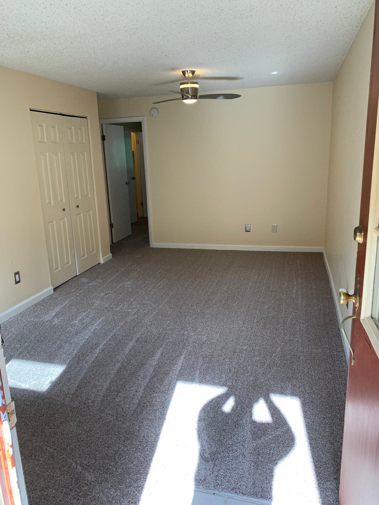 Building Photo - 3161 Madison Ave R315