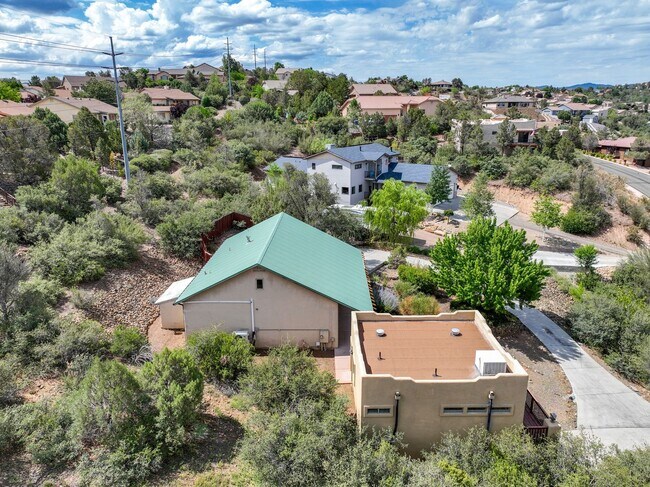 Building Photo - 2 Bedroom plus Office in Main House & Stud...
