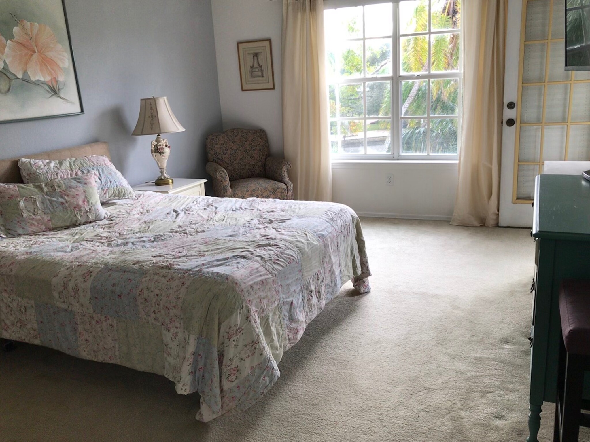 Primary bedroom suite w shared lanai - 850 S Tamiami Trl