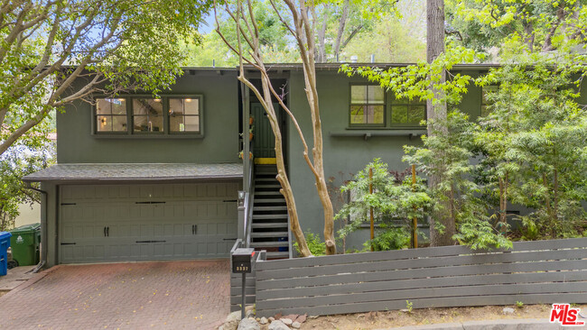 Building Photo - 3337 Ledgewood Dr