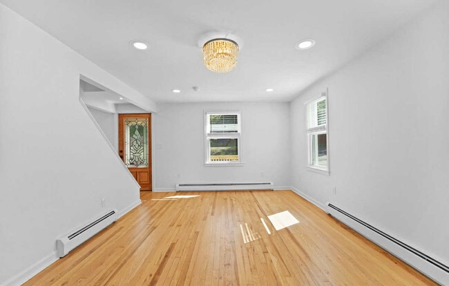 Building Photo - 116 Mary St