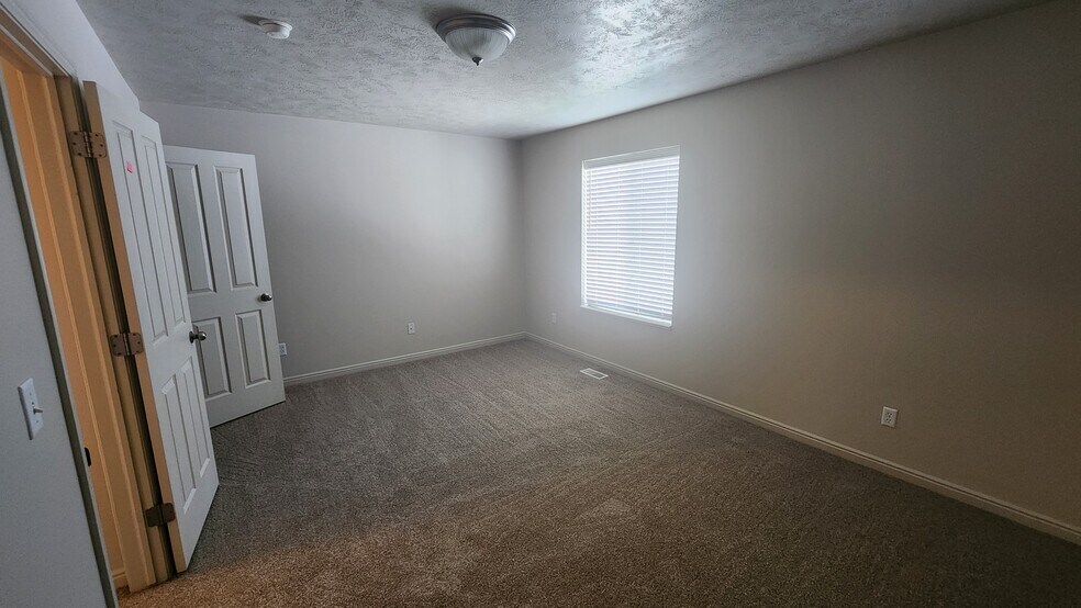 Building Photo - 452 Pheasant Ridge Dr