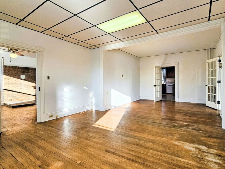 Building Photo - 461 W Main Ave