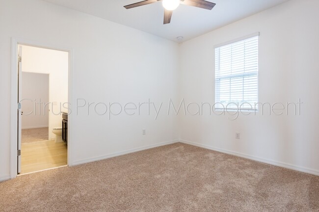 Building Photo - Beautiful Waterfront Home (4/3.5) in Grove...