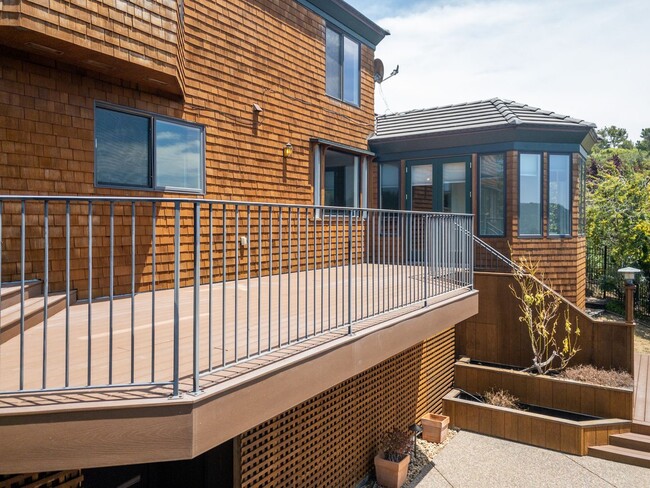 Building Photo - 27 Meadow Hill Dr