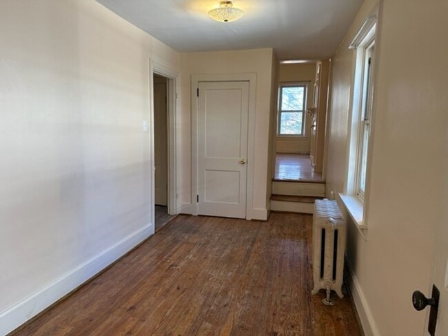 Building Photo - Welcome to our cozy 2nd floor 2-bedroom, 1...