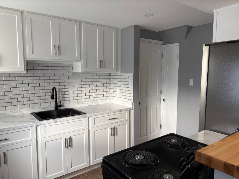 Primary Photo - 136 Kenview Ave