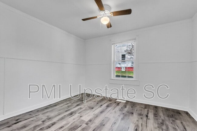 Building Photo - 109 S 7th St