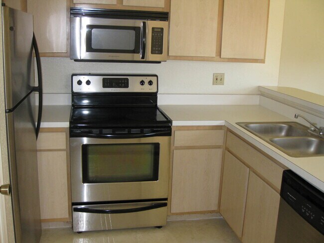 Building Photo - Ground-Floor 2 Bed, 2 Bath Condo in Bermuda Dunes Newly Remodeled