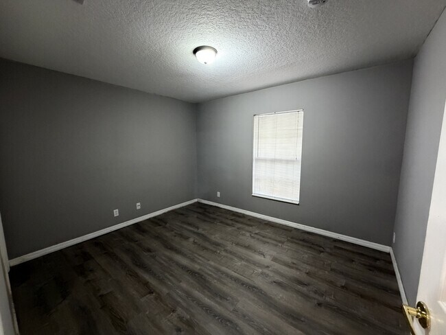 Building Photo - 4542 SW Savona Blvd