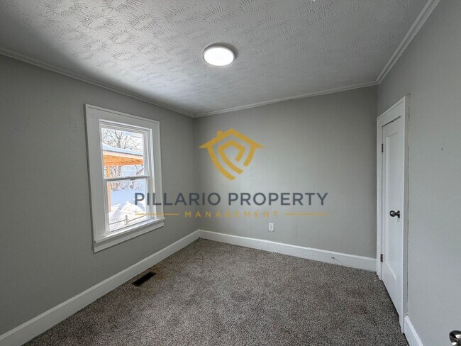 Building Photo - 711 W 22nd St