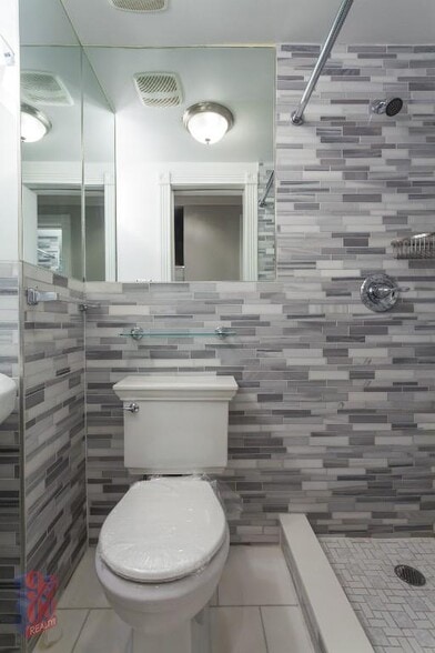 Building Photo - 147 Avenue A