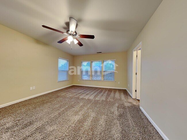 Building Photo - 90 Summer Hill Way