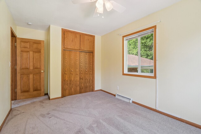Building Photo - 923 Talwrn Ct