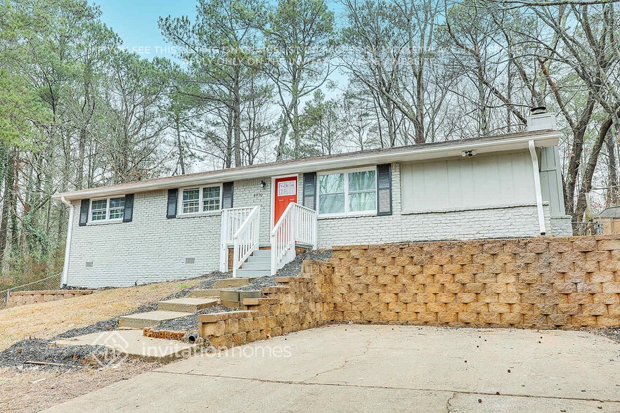 Building Photo - 4930 Springbrook Dr