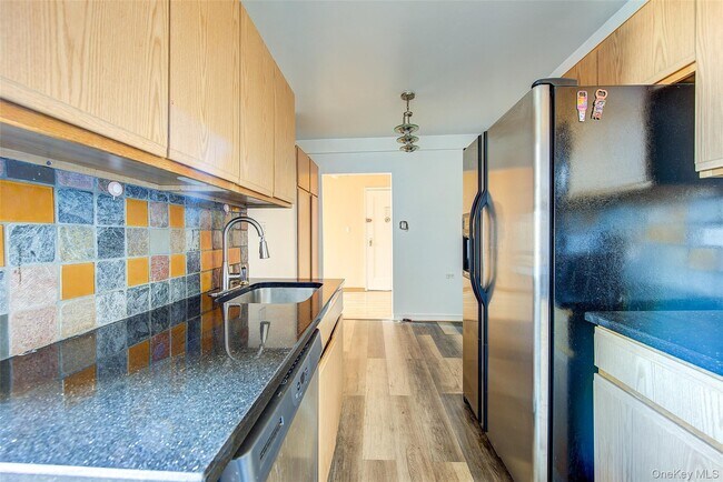 Building Photo - 87-10 34th Ave