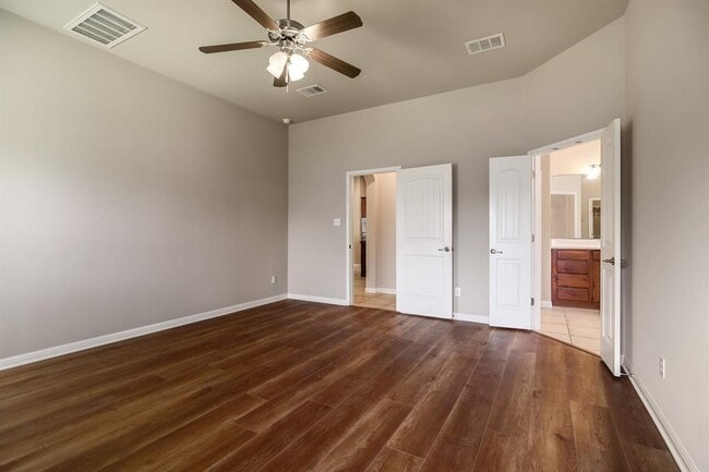 Building Photo - 1003 Suffolk Ct