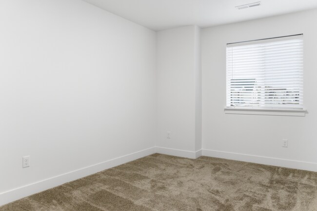 Building Photo - 4634 E Silver Moon Dr