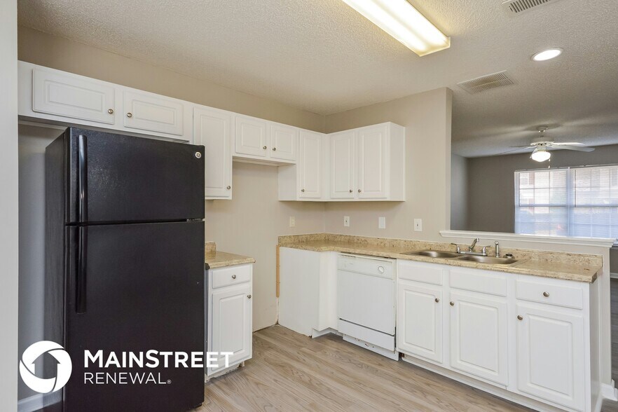 Building Photo - 325 Coral Cir