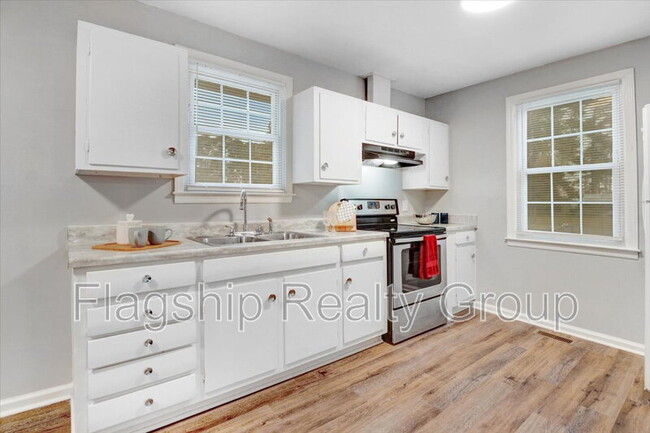 Building Photo - 1305 Robin St