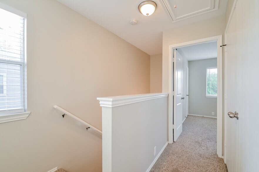 Building Photo - 908 Chickesaw Ln
