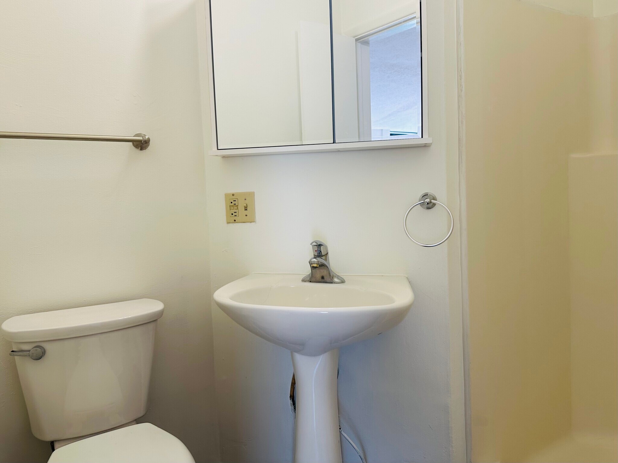 bath - 1105 S Rogers St