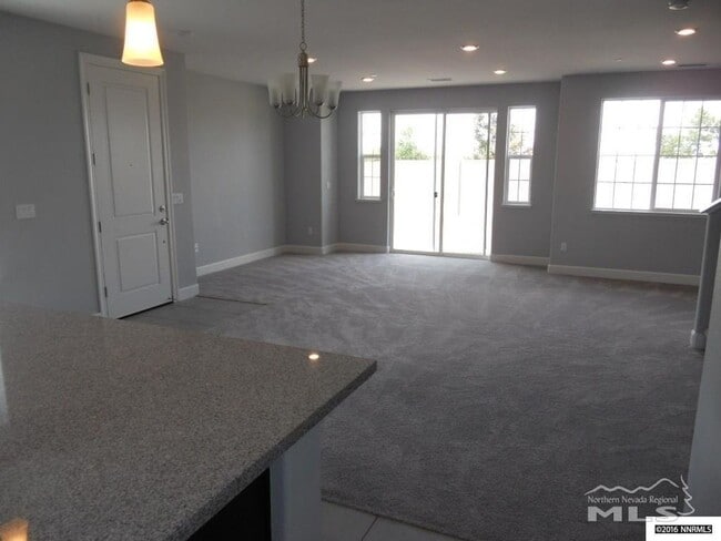 Building Photo - Open Spacious South Reno