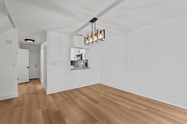 Building Photo - 3783 Carambola Cir N