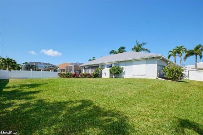 Building Photo - 5507 SW 14th Pl
