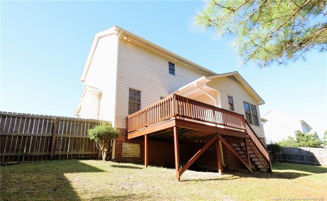 Building Photo - 324 Roundtree Dr