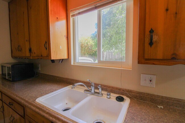 Building Photo - 1778 Vicente Dr