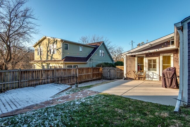 Building Photo - 1504 Fatherland St