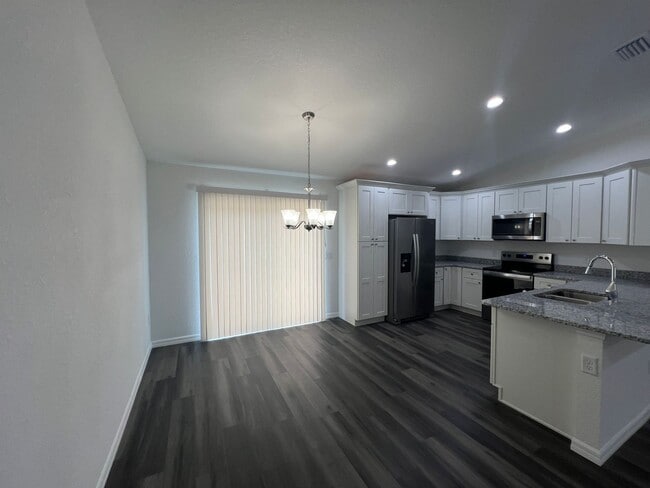 Building Photo - Beautifl Bedroom / 2 Bath Home in Ocklawaha!