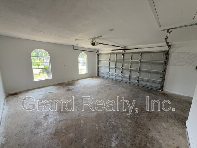 Building Photo - 1261 Mazurek Blvd