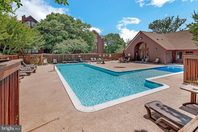 Building Photo - 2811 Lee Oaks Ct