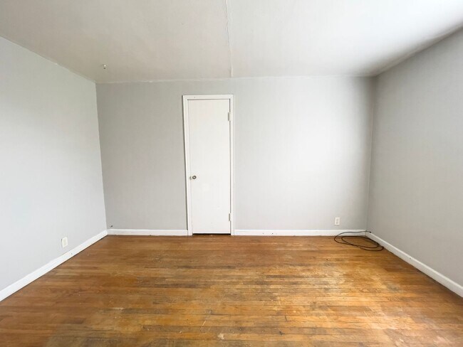 Building Photo - 10823 IN-32