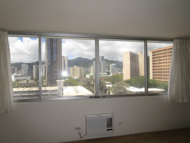 Building Photo - 1560 Kanunu St