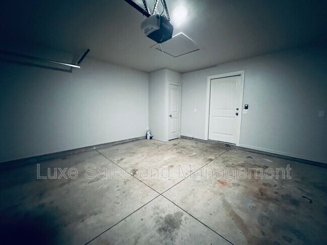 Building Photo - 11412 N Lincoln Blvd