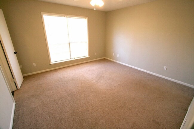 Building Photo - 2301 Raintree Dr