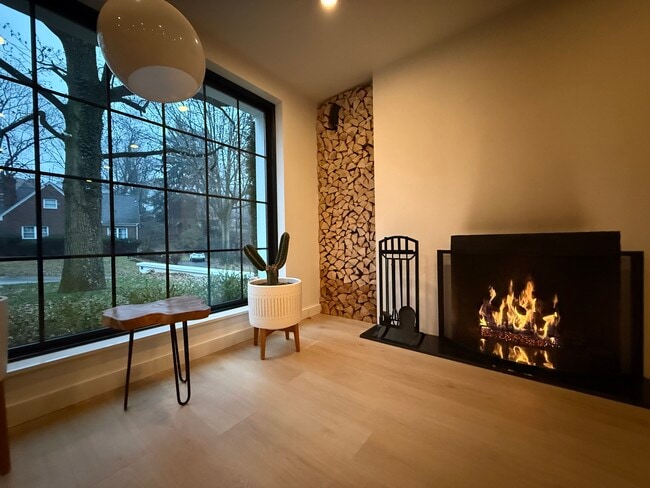 Building Photo - 204 Datura Dr