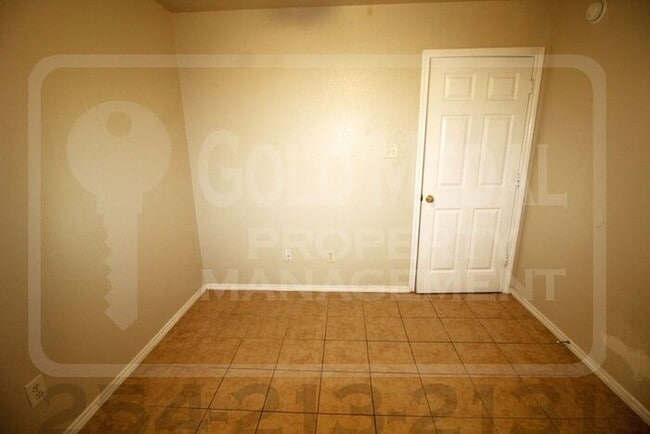 Building Photo - 3402 Hereford Ln