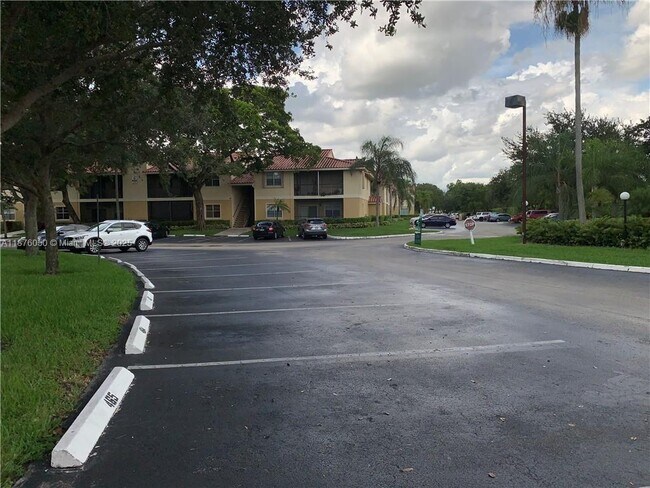 Building Photo - 1247 SW 46th Ave