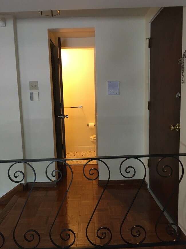 Building Photo - 5708 Walnut St